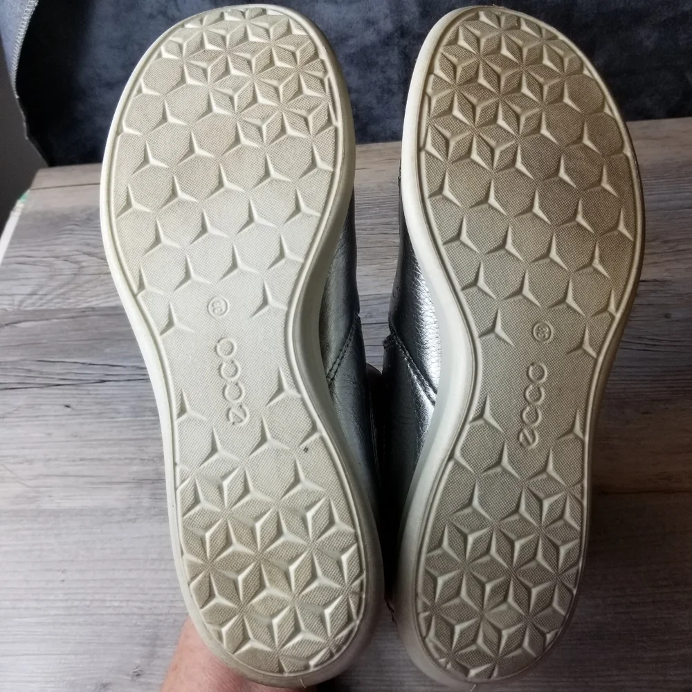 Ecco Sense Elastic Toggle Slip On Sneaker
